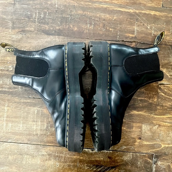 Dr. Marten Platform 2976 Smooth Leather Chelsea Boots - Picture 3 of 6